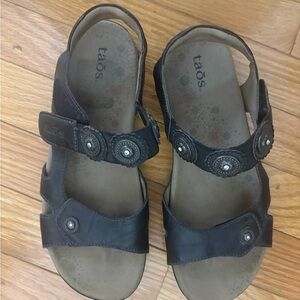 Taos Footwear Black Sandals
